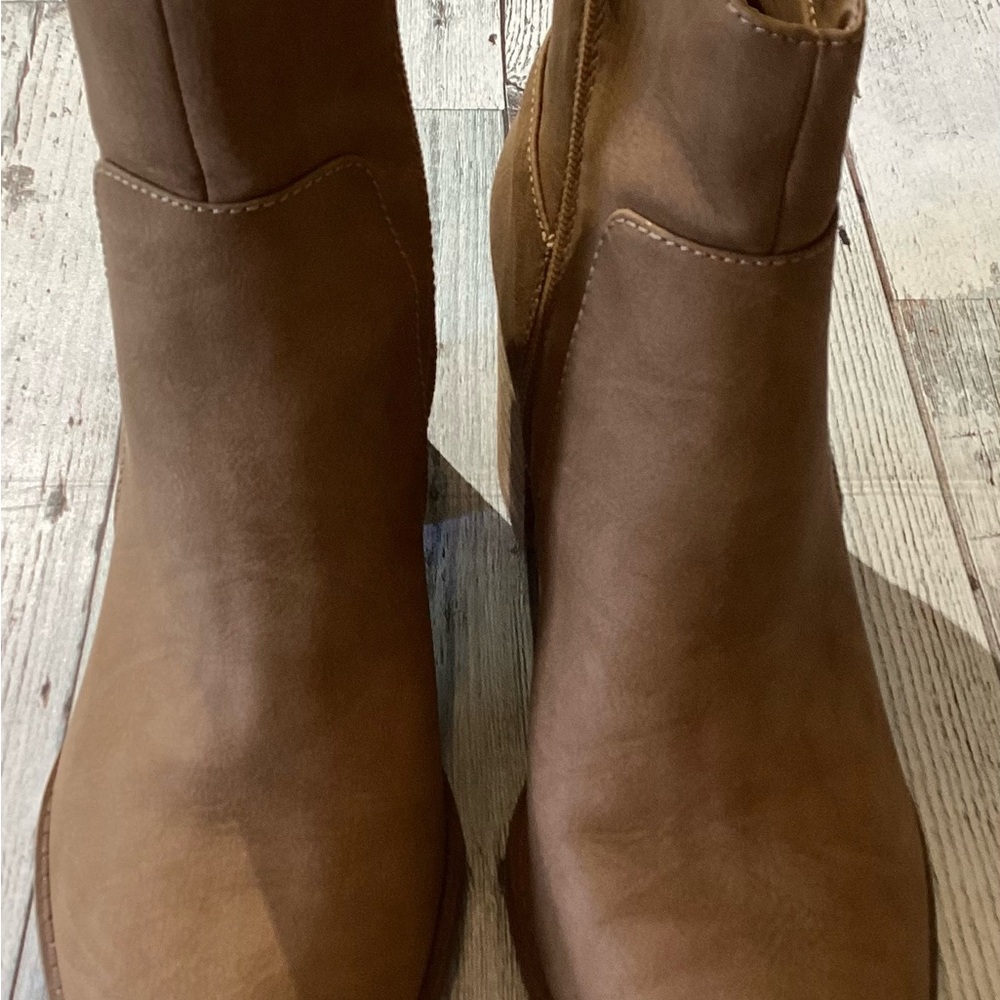Dolce Vita Brown Ankle Booties with Elastic Panels  Size 8.5